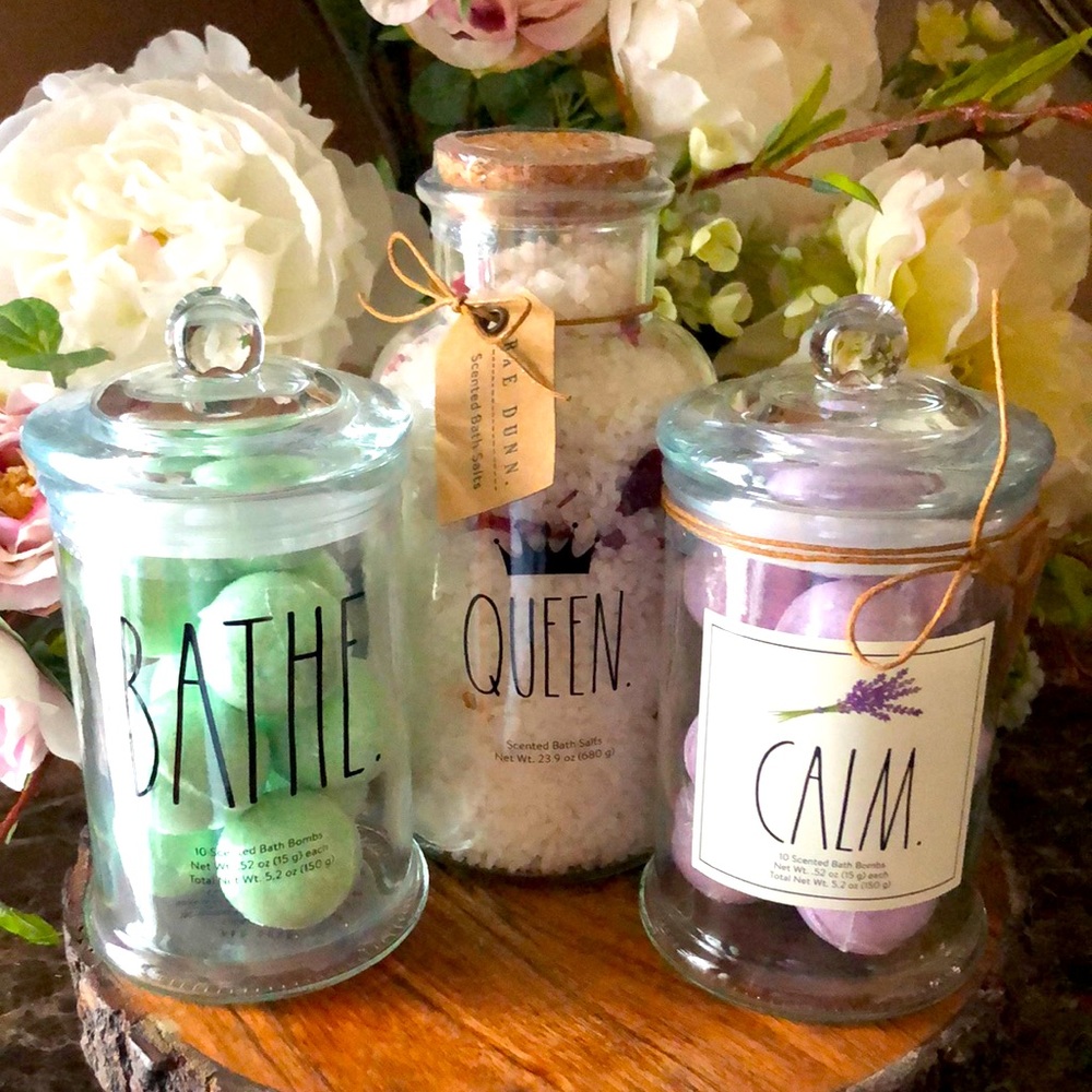 RAE DUNN DELUXE BATH SET FOR A QUEEN. 3 PCS.
